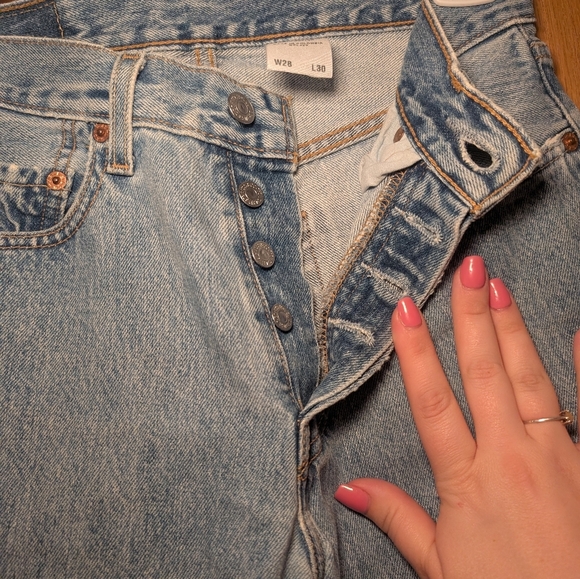 Vintage Levi's 501 Jeans Women's 28x30 USA Made Button Fly Distressed Denim - Picture 2 of 7